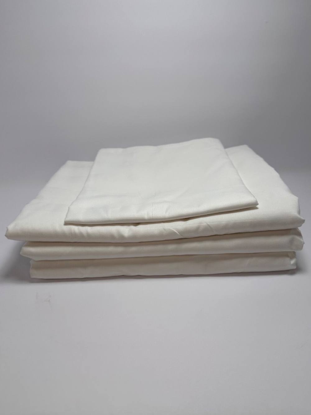 4-Piece Hotel Bedding Set | 200x230cm Duvet Cover + Sheet + 2 Shams - Picture 10 of 10